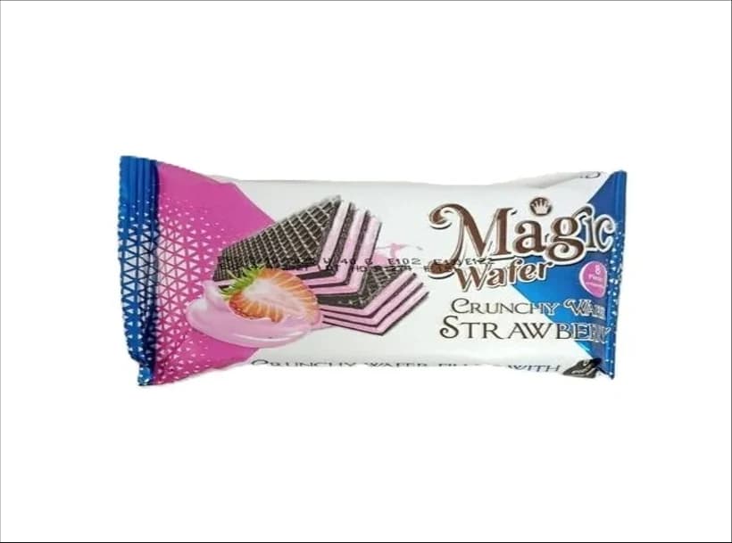 Magic Wafer, crunchy wafer with strawberry cream